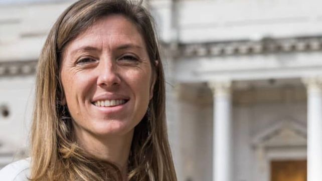 Piden sanciones para una diputada que participó de una sesión mientras manejaba