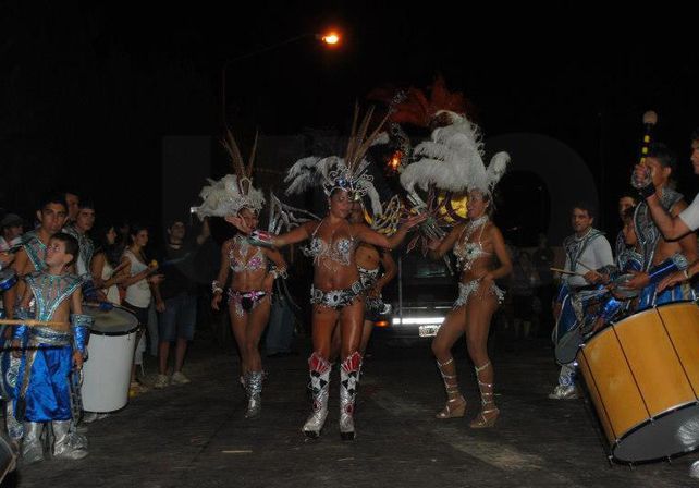 La comparsa Santa Fe Cordial festeja sus 40 años de trayectoria