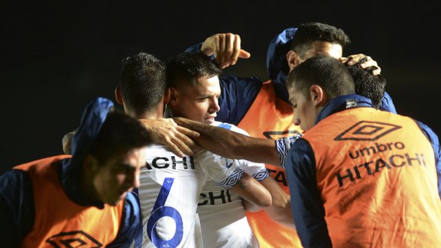 Vélez prolongó su buen momento al derrotar a Colón