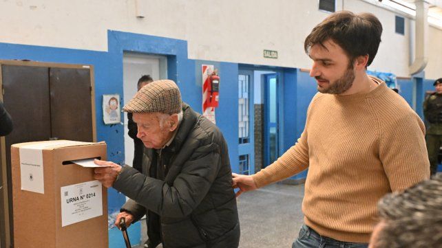 Ignacio Torres (Juntos por el Cambio) se imponía por cuatro puntos.