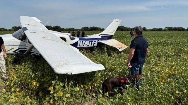 La Policía de Entre Ríos avanza en la investgación por la avioneta narco abandonada en San Gustavo. Perra adiestrada detectó olor muerto a sustancias ilícitas. Estiman que regresaba tras entregar la droga