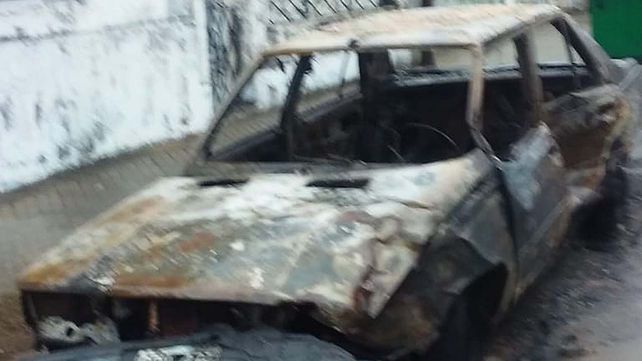 Siete autos fueron quemados en horas de la madrugada de hoy en barrio Ludueña