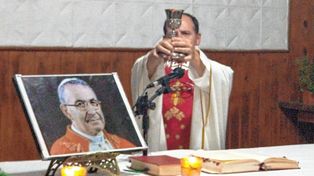 Celebración. Los 26 de cada mes se realiza una misa en memoria de Juan Pablo I, en la parroquia Inmaculado Corazón de María de Bajada Grande.&nbsp;
