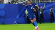 Kylian Mbappé va por los números de Lionel Messi: le hizo dos a Irak y clasificó a Francia