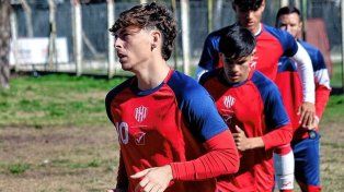 Dómina participó con la reserva de Unión en la práctica del plantel profesional