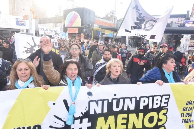 Una multitudinaria marcha contra las adicciones recorrió las calles céntricas de Rosario