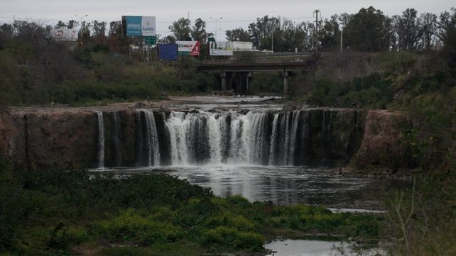 La crecida hace que por estas horas la cascada del arroyo Saladillo no se perciba.&nbsp;