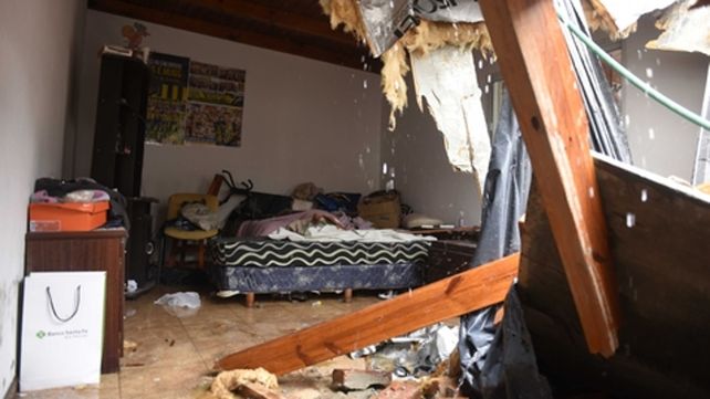 Impactante. Así quedó el dormitorio de una casa cercana al Alto Rosario  tras la caída