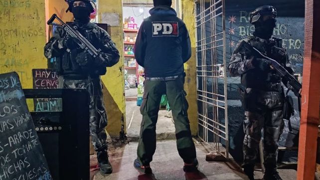 Apresaron a 15 personas por la venta barrial de drogas en los barrios San Lorenzo y Scarafía Apresaron a 15 personas por la venta barrial de drogas en los barrios San Lorenzo y Scarafía