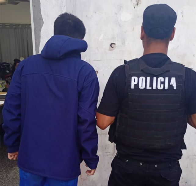 Impactante video: evadió un control, lo persiguió la policía y terminó chocando