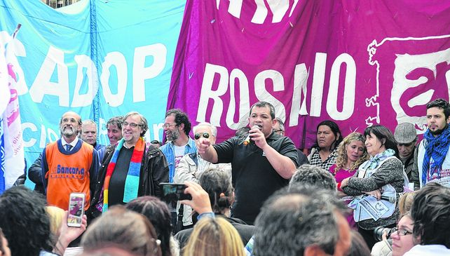 En pie de guerra. Los gremios docentes ya hablan de una recomposición salarial que debe rondar el 30 por ciento.