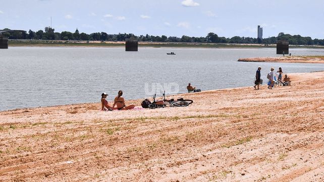 La gente ya va a las playas y los guardavidas piden habilitar cuanto antes los balnearios