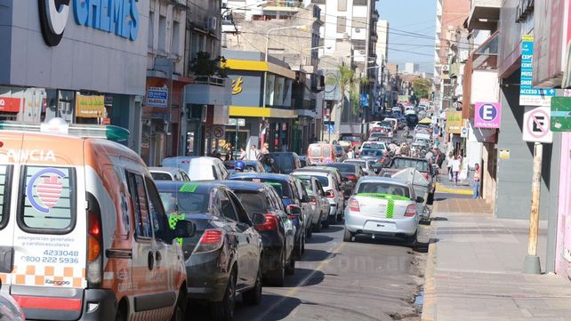 Taxistas de Paraná cortan calles para poder aumentar tarifa