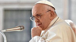 Mensaje. Estoy siguiendo con lágrimas y preocupación lo que está sucediendo en Israel y Palestina, indicó Francisco.