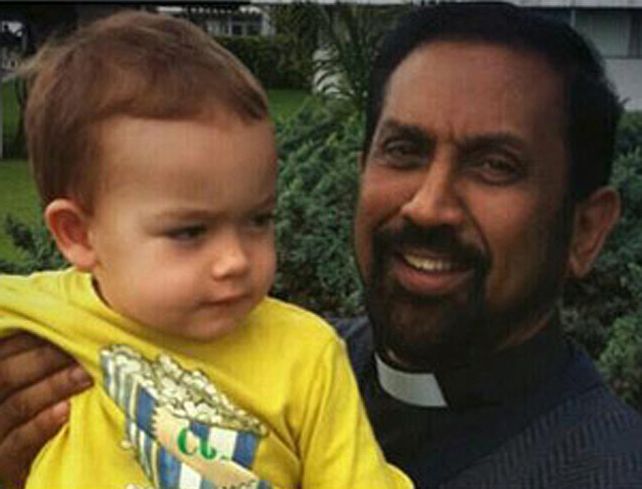 El encuentro con el sacerdote fue divulgado por el propio Coria a través de su cuenta de Twitter.