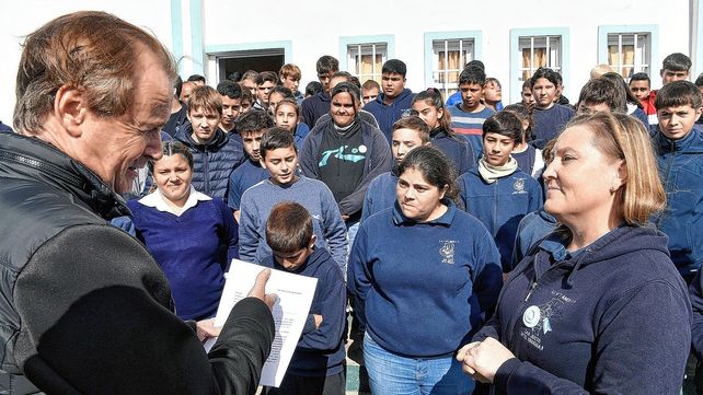 Gustavo Bordet dijo que es necesario reajustar planes de estudio tras las pruebas Aprender. También que en Entre Ríos se completarán 190 días de clases