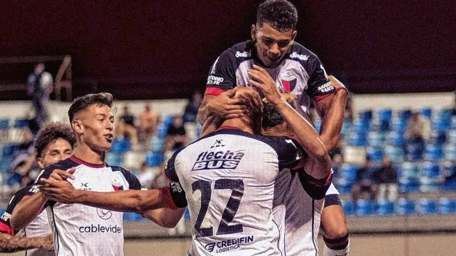 Colón mostró credenciales y debutó en la Serie Río de La Plata con un triunfo ante Miramar Misiones