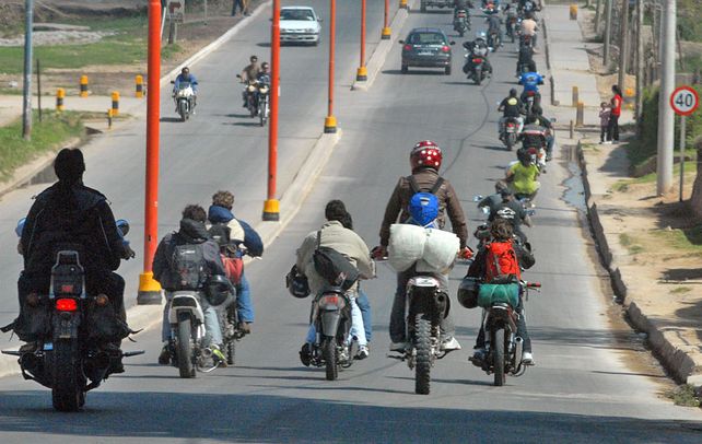 Imprudencia. La falta del uso del casco sigue siendo una constante entre quienes utilizan motos. (Foto: G. de los Ríos)