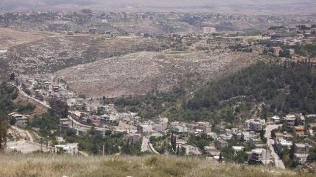 Un líder de Hezbollah murió en un bombardeo israelí que golpeó su vehículo en el pueblo de Kherbet Selm