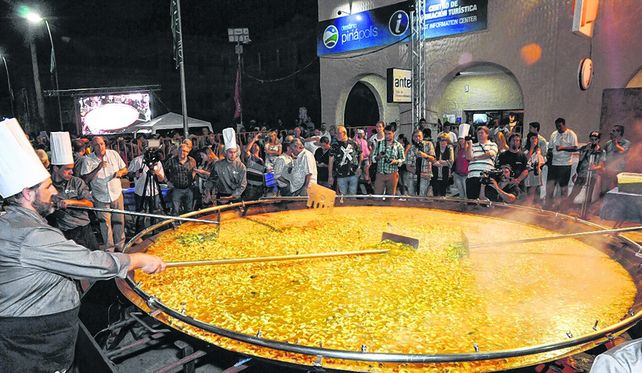 Exquisita. La Paella Gigante convoca cada año a miles de uruguayos