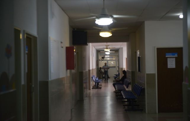 Pasillos. Los infectados permanecieron internados en el Hospital Carrasco bajo estrictas medidas de higiene.