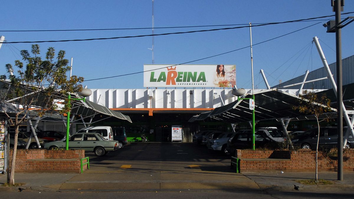 El supermercado La Reina también quiere abrir los domingos y pidió un trato  igualitario