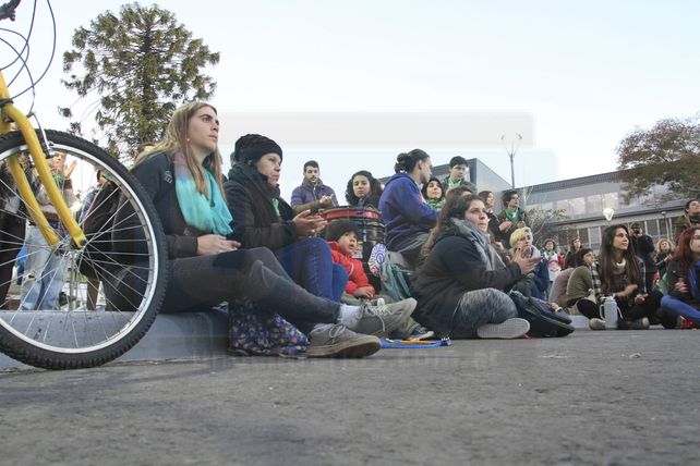 Los pañuelos verdes marcan presencia en las protestas sociales