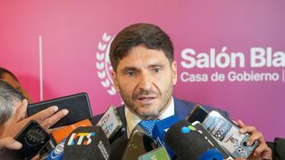 El gobernador Maximiliano Pullaro confirmó este martes que la propuesta salarial será semestral.