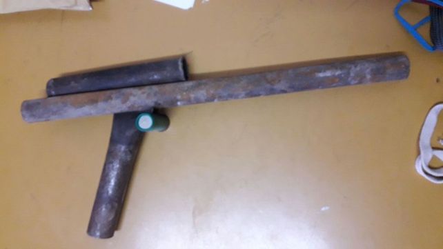 Sorprendieron a dos chicos de 12 y 13 años con una escopeta tumbera cargada