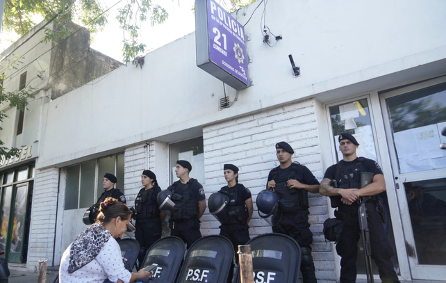 El frente de la seccional 21ª fuertemente custodiado tras la fuga masiva ocurrida en diciembre.
