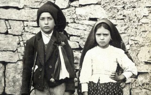 Santos. Francisco (1908-1919) y Jacinta Marto (1910-1920) los pastorcitos que vieron a la virgen de Fátima.