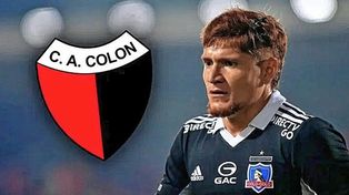 Leonardo Gil, actualmente en Colo Colo, es uno de los jugadores que estaría en la carpeta de Colón.