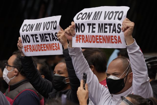 Simpatizantes de Fujimori denuncian fraude en Lima. Ninguna investigación avaló este planteo.