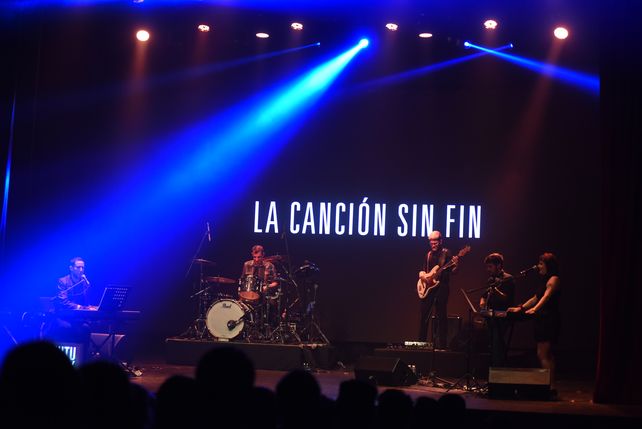 La banda ofreció un show compacto con cuidados arreglos que linkearon directamente con los tres primeros discos solistas de García.