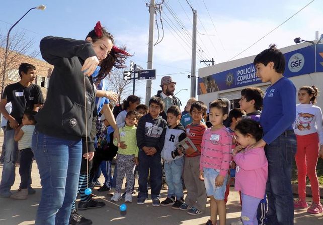 El barrio Coronel Dorrego celebró el día del niño junto a la Policía Comunitaria