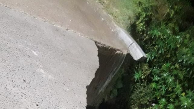 Vecinos de Santa Elena advierten que hay viviendas en peligro por el deslizamiento de barrancas