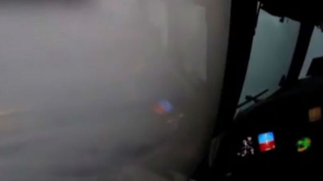 El peligroso vuelo de un avión que se atrevió a llegar al corazón del huracán Irma