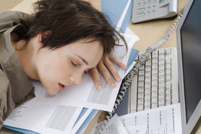 Cinco cosas que jamás debes hacer cuando no dormiste bien