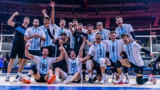 Con el paranaense Luciano Vicentín como una de las figuras, la Selección Argentina va por un lugar en cuartos de final.
