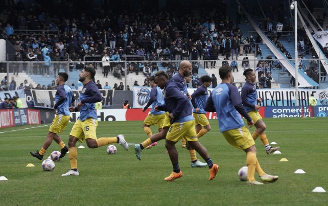 En cancha de Racing, Central salió a jugar con el esquema que suele utilizar en el Gigante y el equipo no perdió.