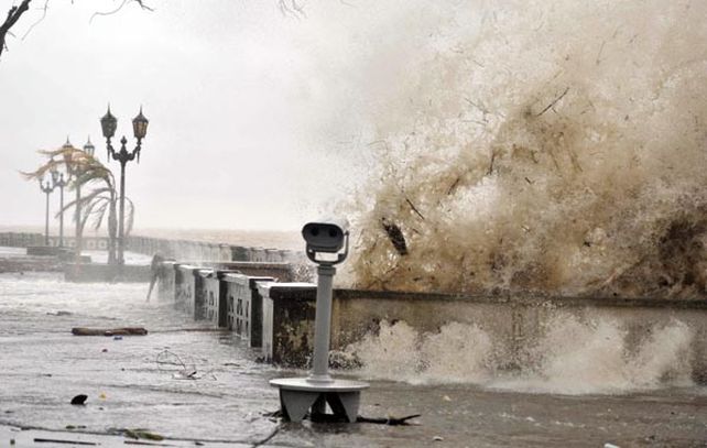 La Costanera porteña sufría los efectos del severo temporal.