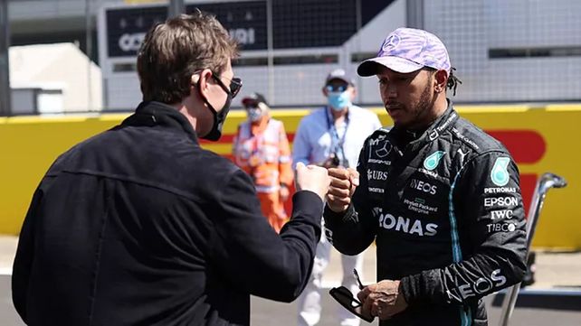Tom Cruise felicitó a Lewis Hamilton por su victoria en el Gran Premio de Gran Bretaña.