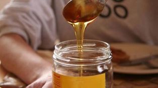 La Agencia Santafesina de Seguridad Alimentaria prohibió la venta de tres marcas de salsas dulces elaboradas a base de jarabe de maíz y miel.&nbsp;