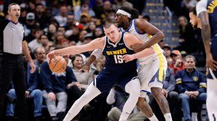 Jokic la rompió en el triunfo de Denver ante Golden State