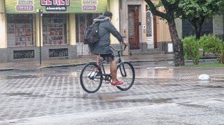 El frío no da tregua en Santa Fe: lunes con lloviznas y pronóstico de máximas que no superarán los 17°
