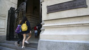 El Colegio Nacional aparta a un alumno acusado de abusar de una adolescente