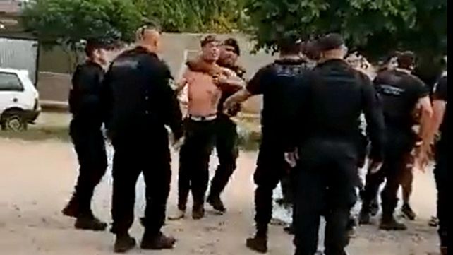 El ex Colón provocó disturbios en plena calle y se enfrentó con la policía.&nbsp;