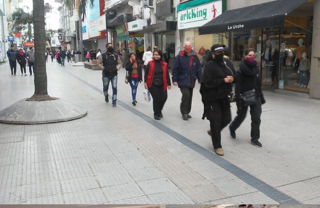Luego de diez fines de semana, el comercio de la ciudad volvió abrir un sábado a la tarde