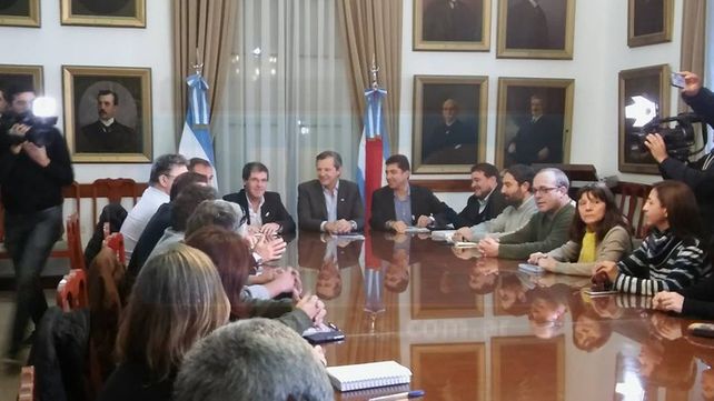 El Gobierno ofreció a los docentes el mismo aumento pero en menos tramos