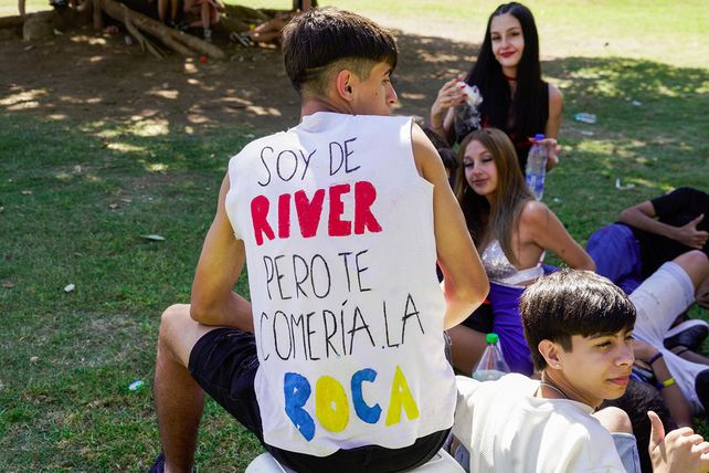 Álbum de fotos del banderazo de cuarto año: celebrar que una etapa casi termina